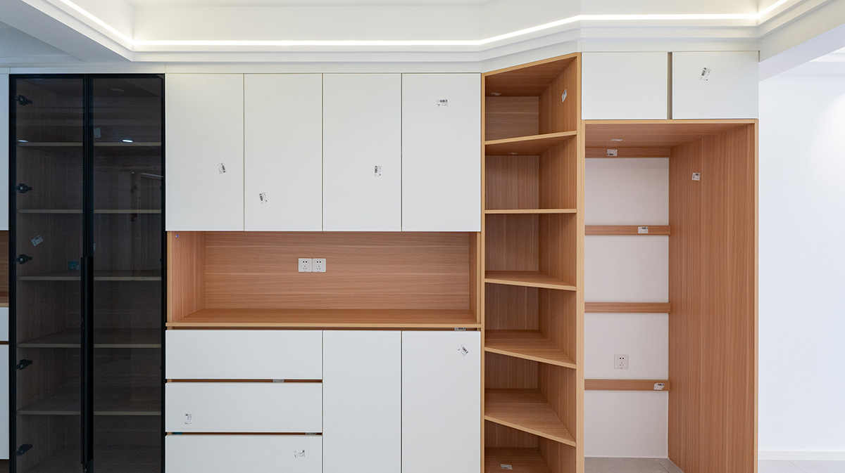 原木元素自然鋪展，質樸雅韻悠然縈繞