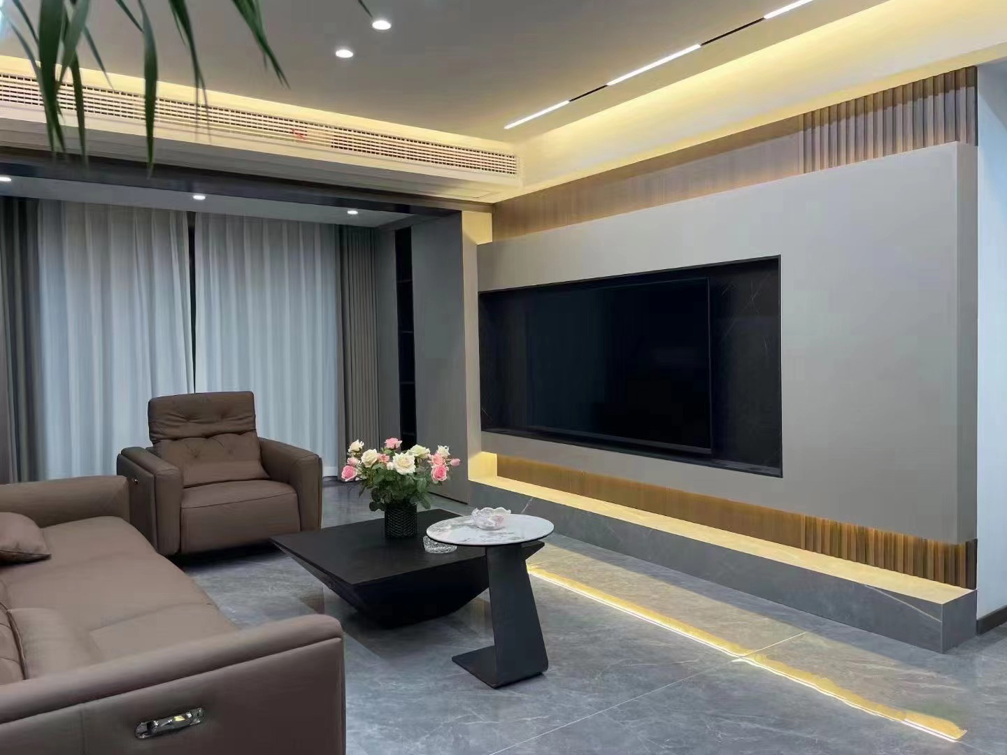 簡(jiǎn)約格調(diào)打造舒適空間光影錯(cuò)落有致