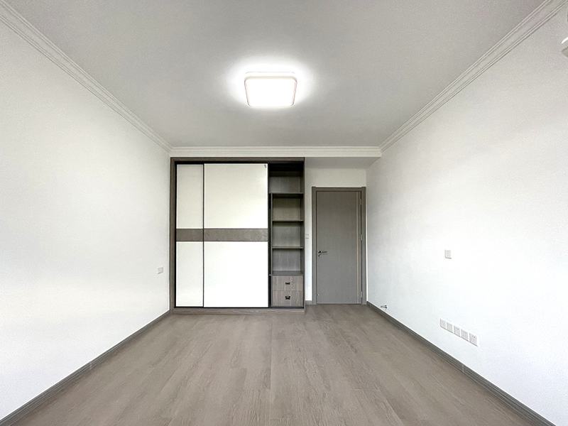 白灰木色相融，打造簡約雅致收納空間