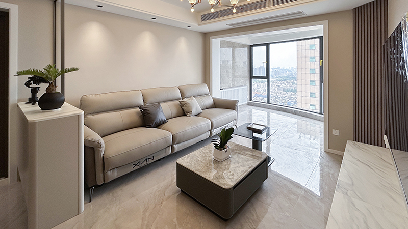 現(xiàn)代簡約風(fēng)天花板！淺色系+落地窗通透感絕了