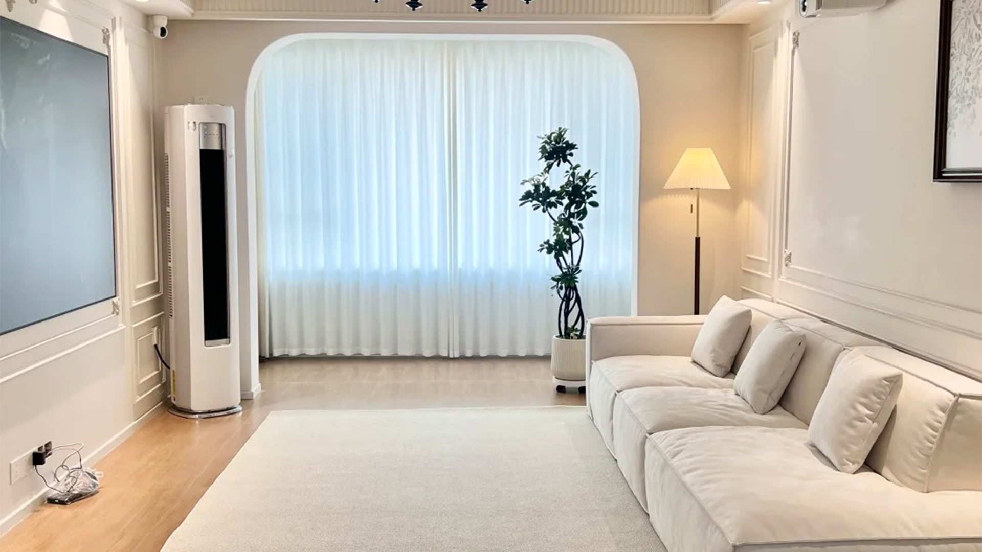 法式優(yōu)雅風(fēng)裝修，精致線條與淺色調(diào)演繹浪漫空間