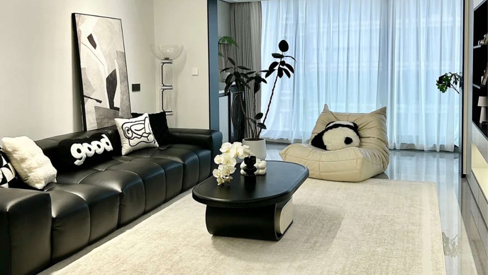 簡約風(fēng)空間詩篇，中性色調(diào)與隱藏?zé)魩У姆諊缹W(xué)