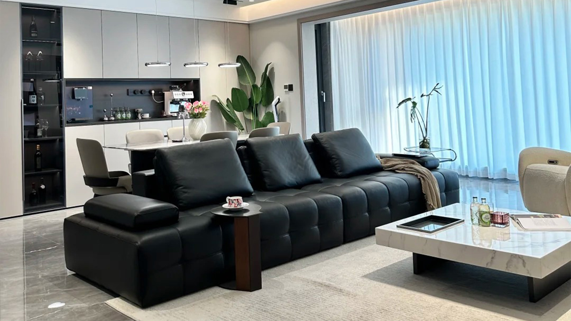 142平橫廳簡(jiǎn)約風(fēng)設(shè)計(jì)，空間通透與功能美學(xué)交融