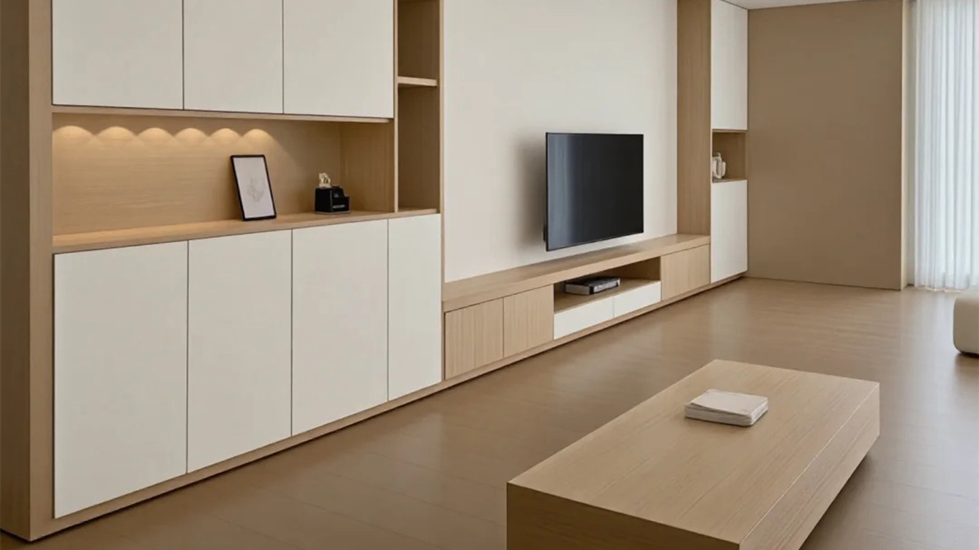 原木風極簡線條勾勒現(xiàn)代，自然光影交織生活處