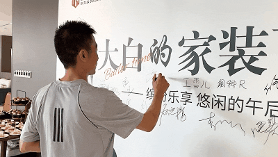 1692062628559425.gif 640 (1).gif